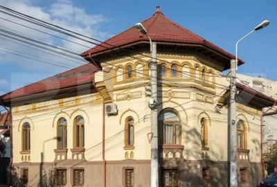 Casă cu 9 camere cu Teren 400 Mp în P-ța Sfântul Ștefan