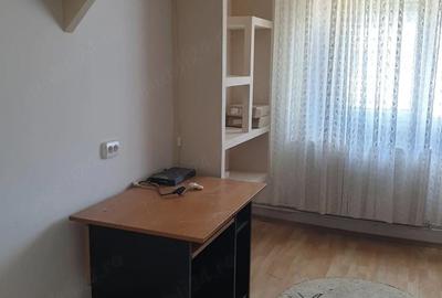 Apartament cu 3 camere semidecomandat în Dacia - 1