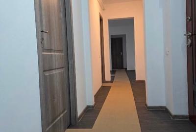 De vanzare apartament 3 camere - 9