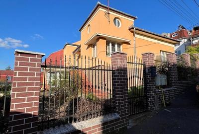 Casă individuală cu 7 camere cu Canalizare în Cornișa - 1