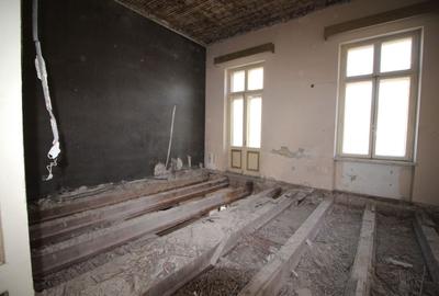 Spațiu comercial, de 800 mp, în P-ța Rosetti - 10