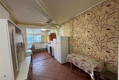 Apartament cu 3 camere decomandat, mobilat în Micro 3 - 6