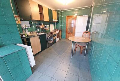 Apartament cu 2 camere de vanzare in zona 1 Mai - 10