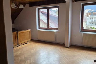 Casă cu Teren 422 Mp în Central - 9