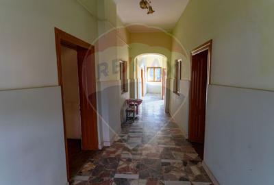 Casă cu 4 camere cu Teren 818 Mp în Central - 9