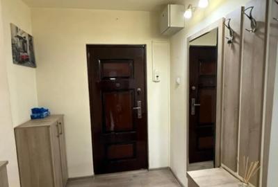 Apartament cu 2 camere semidecomandat în Rovine