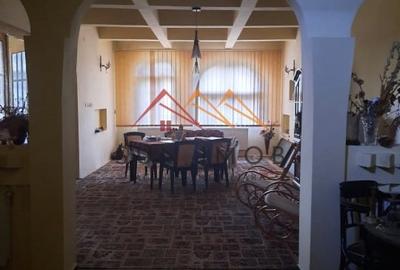 Casa tip conac, teren 4000 mp, finisaje deosebite, garaj, Prahova - 13