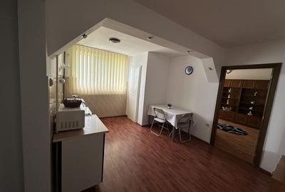 Apartament cu 2 camere decomandat în Calea București - 2