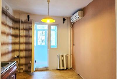 Apartament cu 3 camere semidecomandat în Costin Georgian - 18