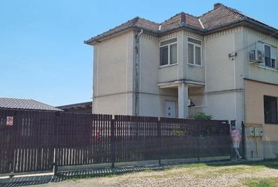 Etajul unei case- Apartament cu garaj si curte proprie