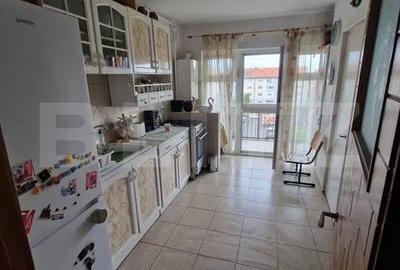 Apartament de vanzare cu 3 camere, 76 mp utili, zona Carpati 2 - 3