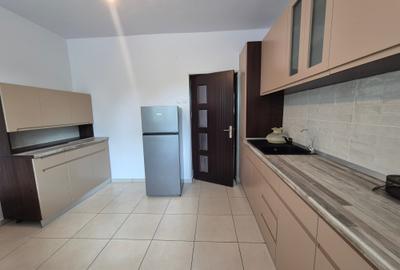 Apartament cu 4 camere decomandat în Podul de Piatră - 2