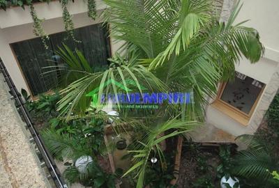 Apartament cu 3 camere decomandat în Km 5 - 3