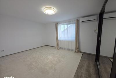 Casă cu 4 camere în Roșu