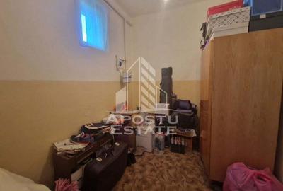 Casă cu 4 camere cu Canalizare în Central - 1