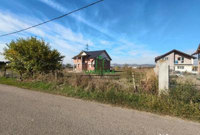 Teren de 2407 mp, în Mihăești - 2
