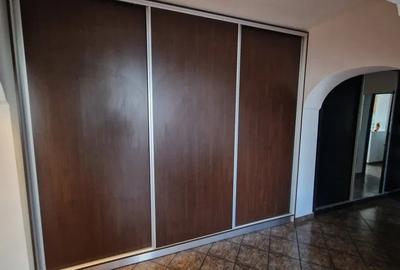 Apartament de 3 camere cu balcon si parcare, zona din 13 septembrie - 7