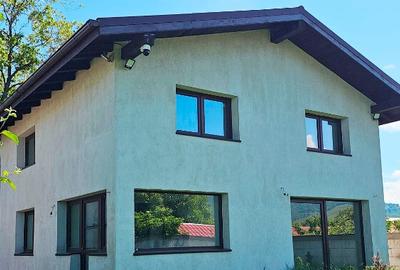 Casă cu 6 camere cu Teren 1100 Mp în Sud