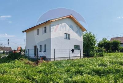 Casă cu 4 camere cu Teren 450 Mp în Săbăreni - 3