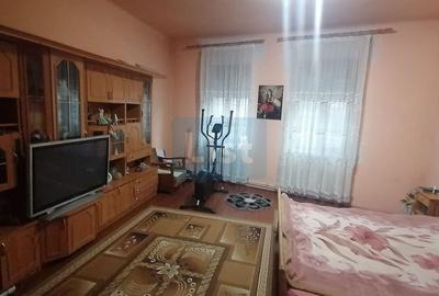 Casă cu 3 camere cu Canalizare în Central - 4