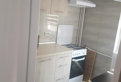 Garsonieră decomandată, mobilată în Vitan Mall