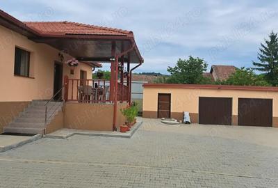 Vind casa urgenin Ceuasu de Cimpie 4 camera, living+bucatarie, bucataria mica,2 bai,2 garai,2 terasa