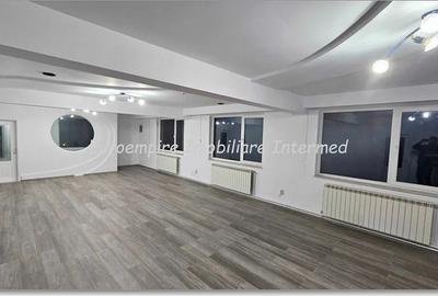 Spațiu comercial, de 85 mp, în Central