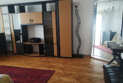 Apartament cu 3 camere decomandat, mobilat în Politehnica