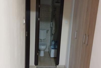 Apartament cu 3 camere în Km 4 - 2