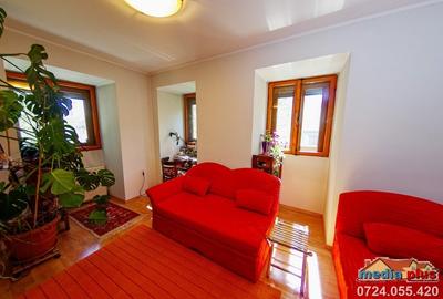 Casă individuală cu 9 camere în Piața Centrală