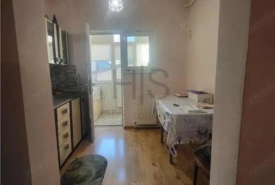 Apartament 3 Camere, Central, Decomandat, etaj 1 - 3