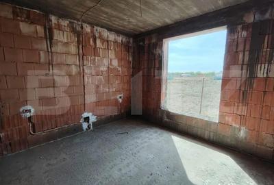 Casă cu 4 camere cu Teren 374 Mp în Central - 2