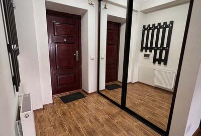 Apartament cu 3 camere în P-ța Victoriei