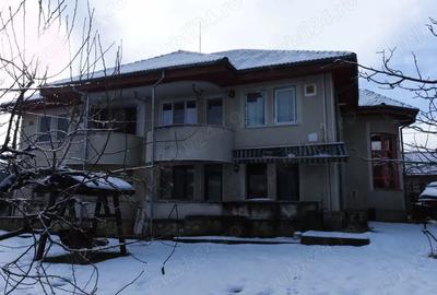 Apartament cu 3 camere semidecomandat în Central - 9