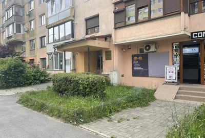 Spațiu comercial, de 40 mp, în Central - 4