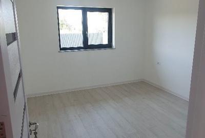 Casă cu 3 camere în Șerbănești - 1