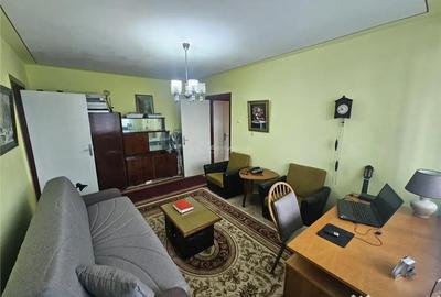 Apartament cu 2 camere semidecomandat în Micro I - 18