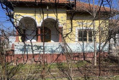 Casă cu 4 camere în Central - 2