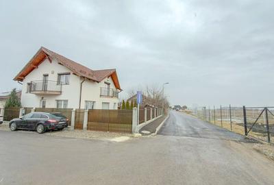 Casă individuală cu 4 camere cu Canalizare în Stupini - 1