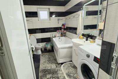 Casă cu 9 camere cu Teren 1860 Mp în Central - 2