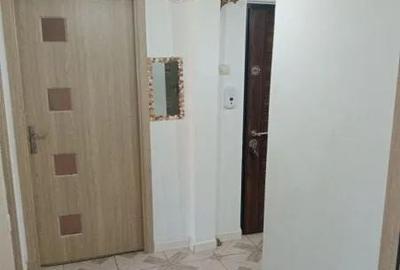 Apartament cu 2 camere decomandat, mobilat în CET - 6