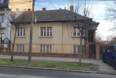 Casă cu 4 camere în Central - 2