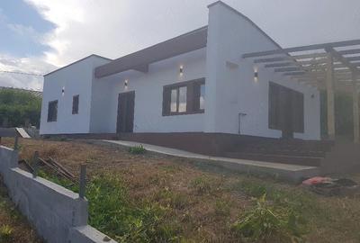 Casă cu Teren 500 Mp în Tomești - 1