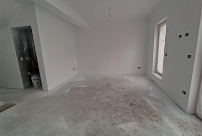 Casă individuală cu 4 camere cu Canalizare în Lisaura