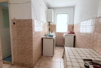Apartament cu 3 camere decomandat în Dâmbu Pietros