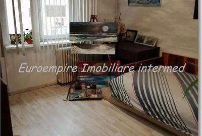 Apartament cu 2 camere decomandat în Far