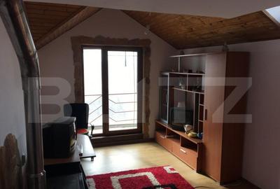 Casă cu 5 camere cu Teren 1100 Mp în Central - 1