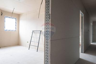 Spațiu industrial, de 1,800 mp, în Est - 15