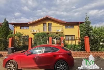 Vila lux 5 camere cu gradina superba centru Domnesti