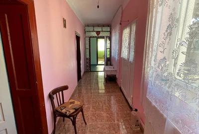 Casă cu 3 camere în Central